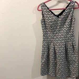 Beautiful Black & White Pattern NYCO Dress